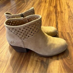 NWOT Born Leather Booties Sz 9.5